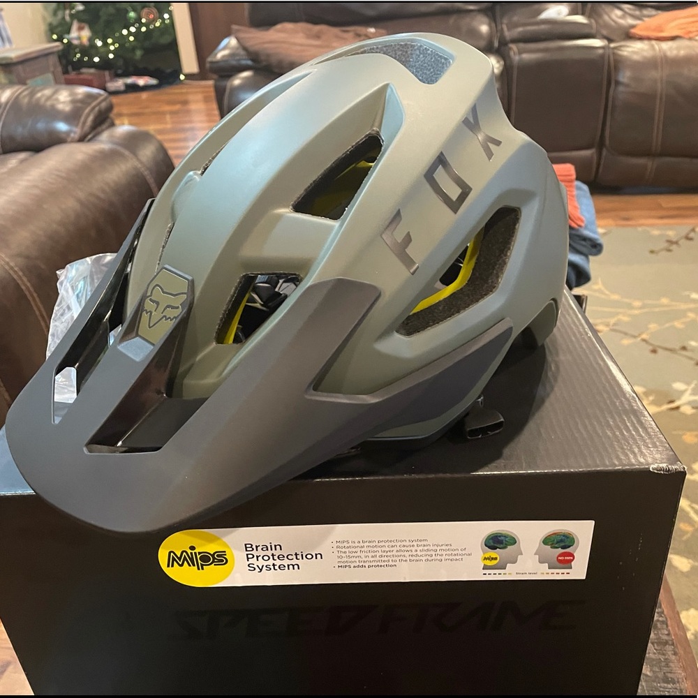 NWT Fox Racing speedframe MIPS helmet size LARGE